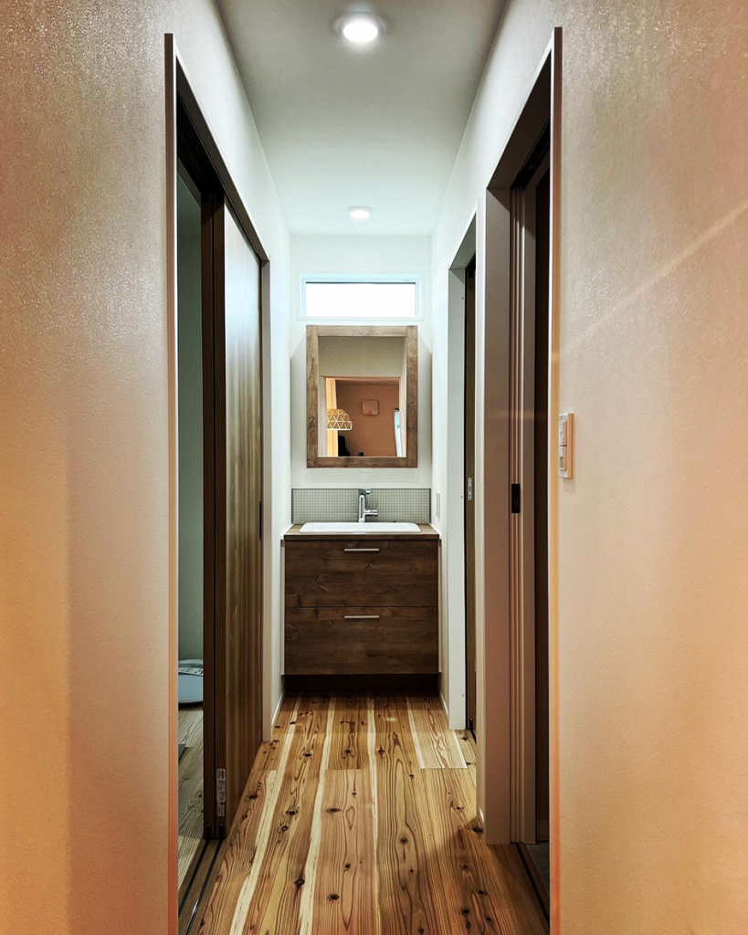 木造にこだわったナチュラルな洗面台